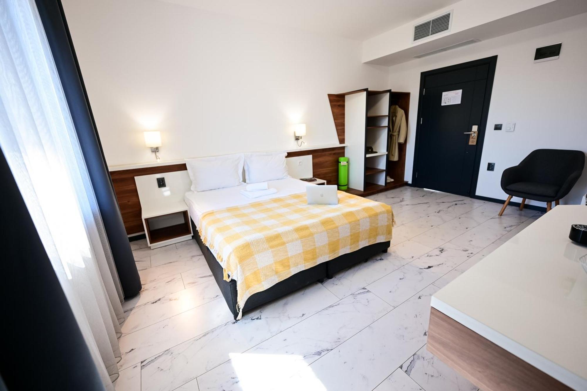 Rubo Hotel Шумен Екстер'єр фото